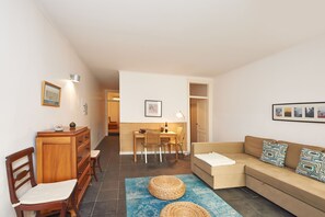 Departamento, 1 habitación | Sala de estar | Televisión de pantalla plana y reproductor de DVD 