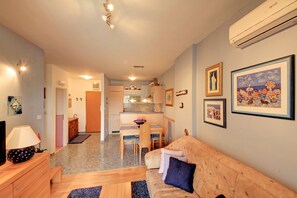 Appartement Supérieur, balcon | Coin séjour | TV connectée, Netflix, services de streaming