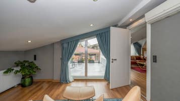 Deluxe Penthouse | 1 bedroom, individually decorated, individually furnished