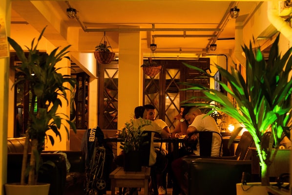 Lobby lounge