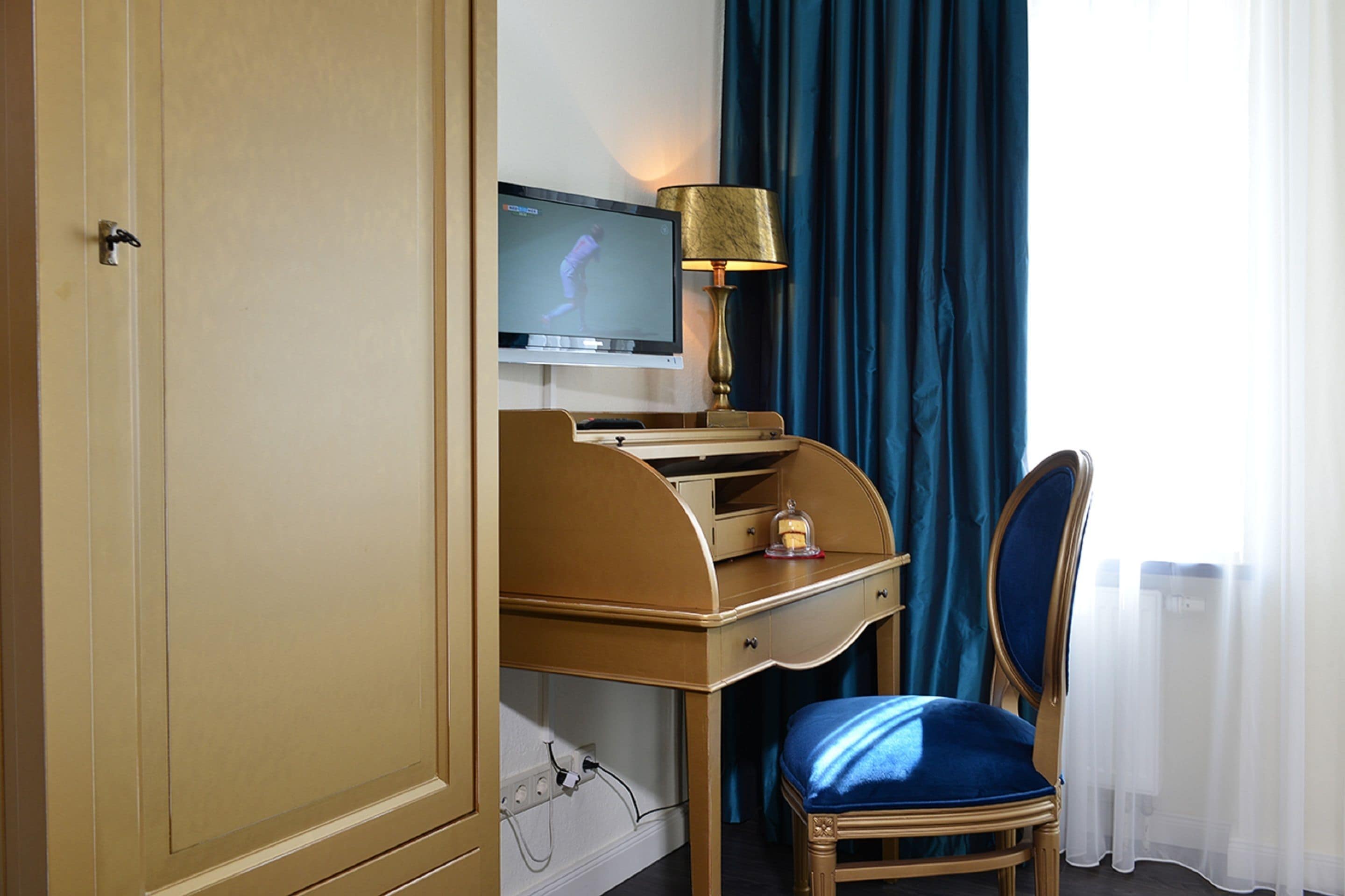 basic double or twin room | 1 bedroom, in-room safe, blackout curtains, iron/ironing board