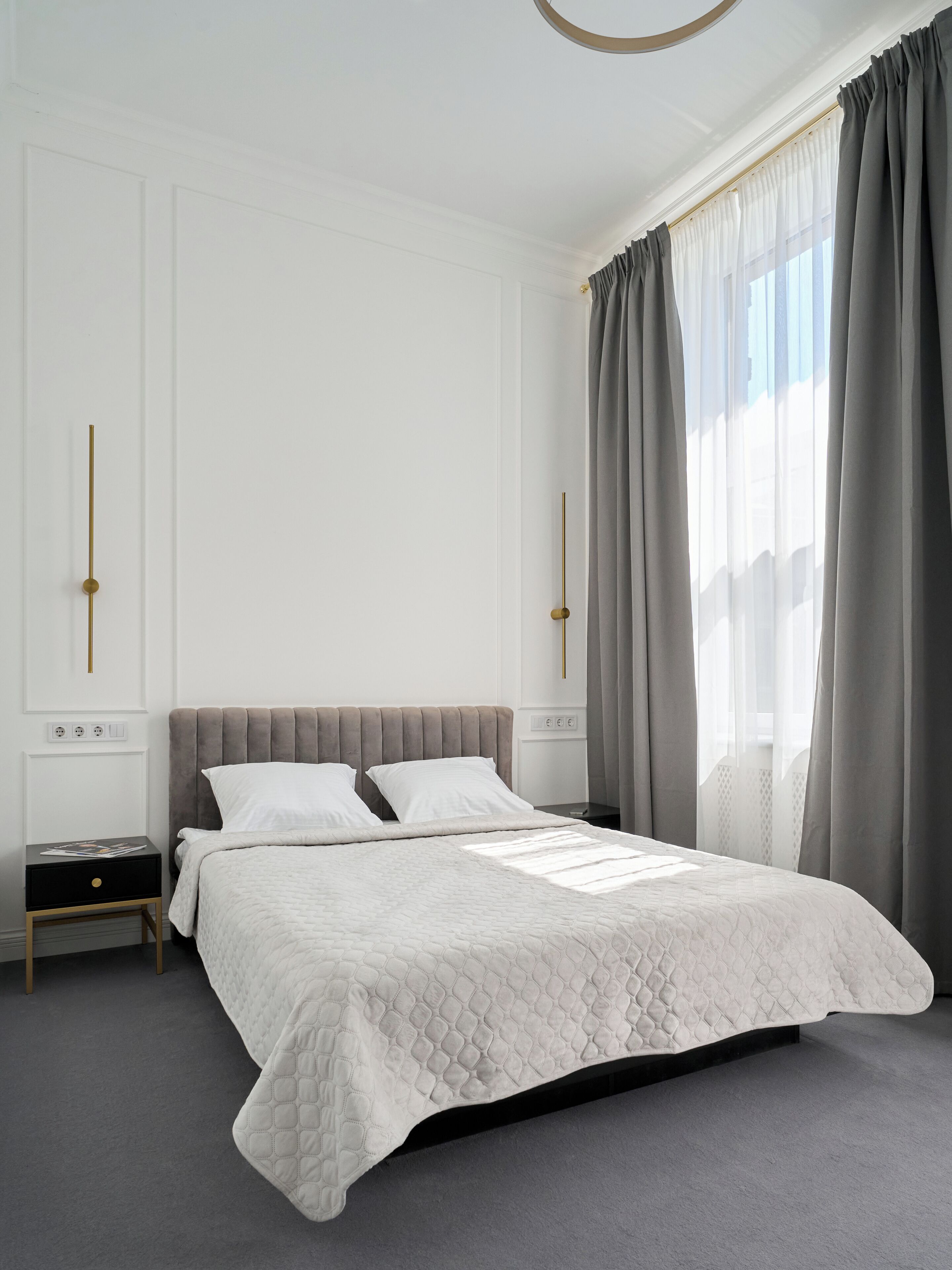 Habitació doble de luxe | Minibar, caixa forta a l'habitació, escriptori i cortines opaques 