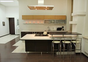 Familienapartment, 1 Schlafzimmer, Küche, Erdgeschoss | Eigene Küche