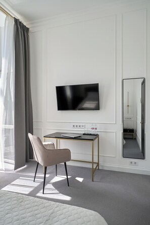 Luxury Double Room | Premium bedding, in-room safe, desk, laptop workspace