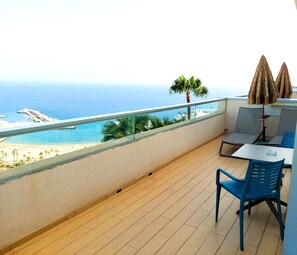 In-room safe, free WiFi, bed sheets