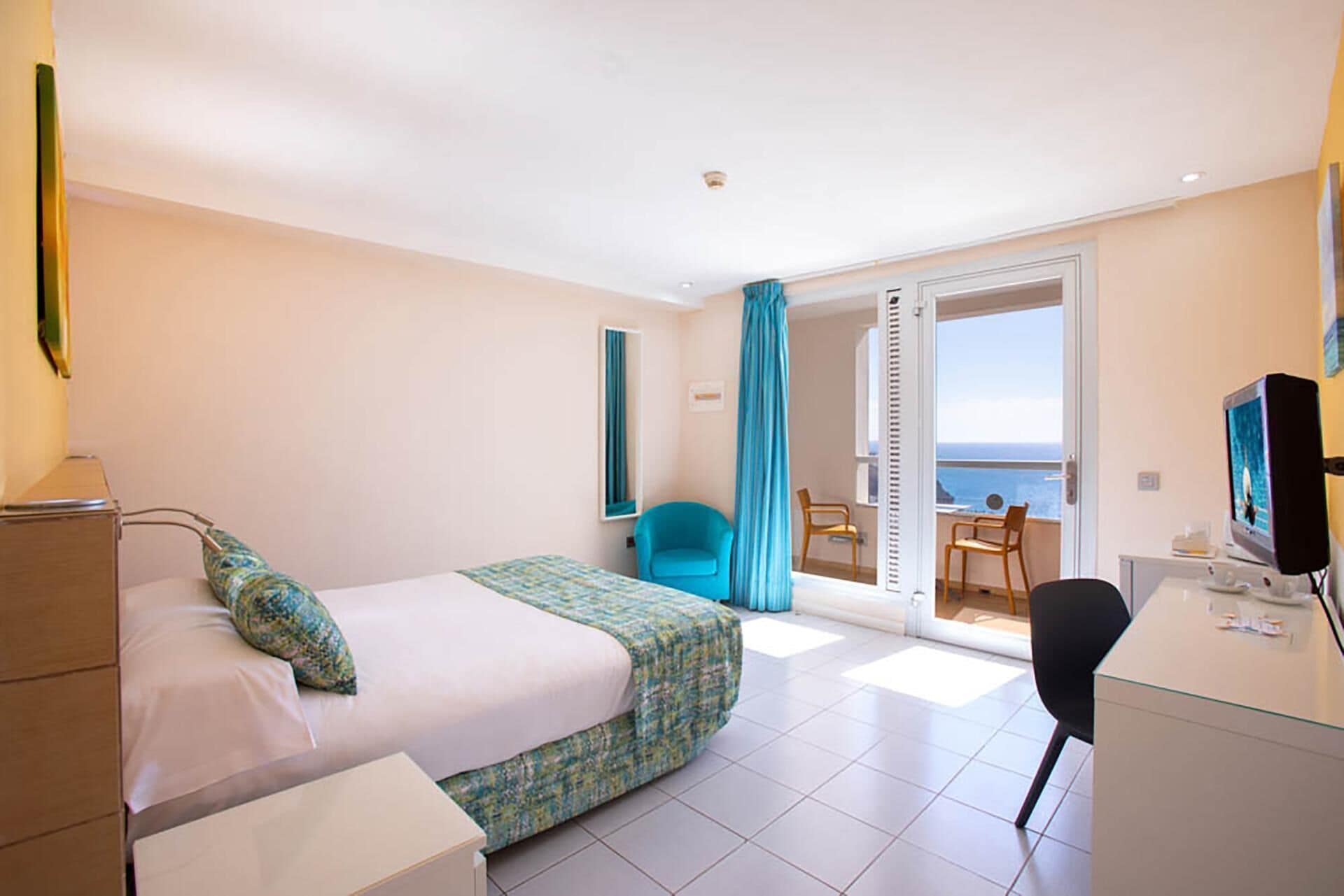 In-room safe, free WiFi, bed sheets