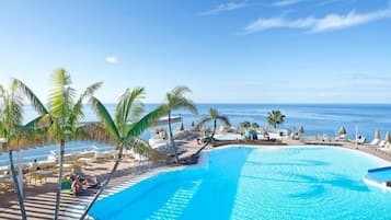 2 piscinas al aire libre (de 09:00 a 17:00), sombrillas, tumbonas