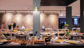 Der serveres morgenmad, frokost og aftensmad