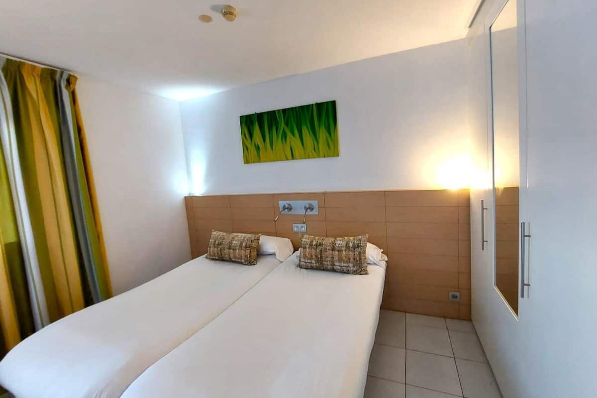 2 bedrooms, in-room safe, free WiFi, bed sheets