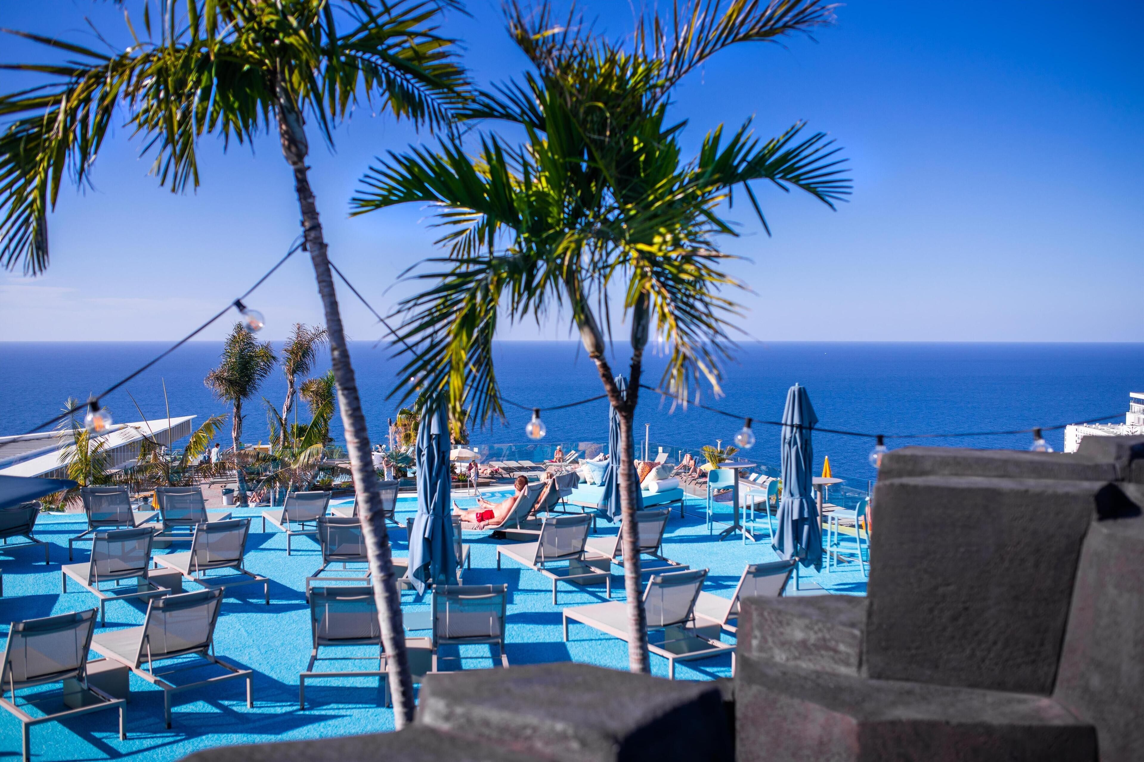 2 outdoor pools, pool umbrellas, pool loungers