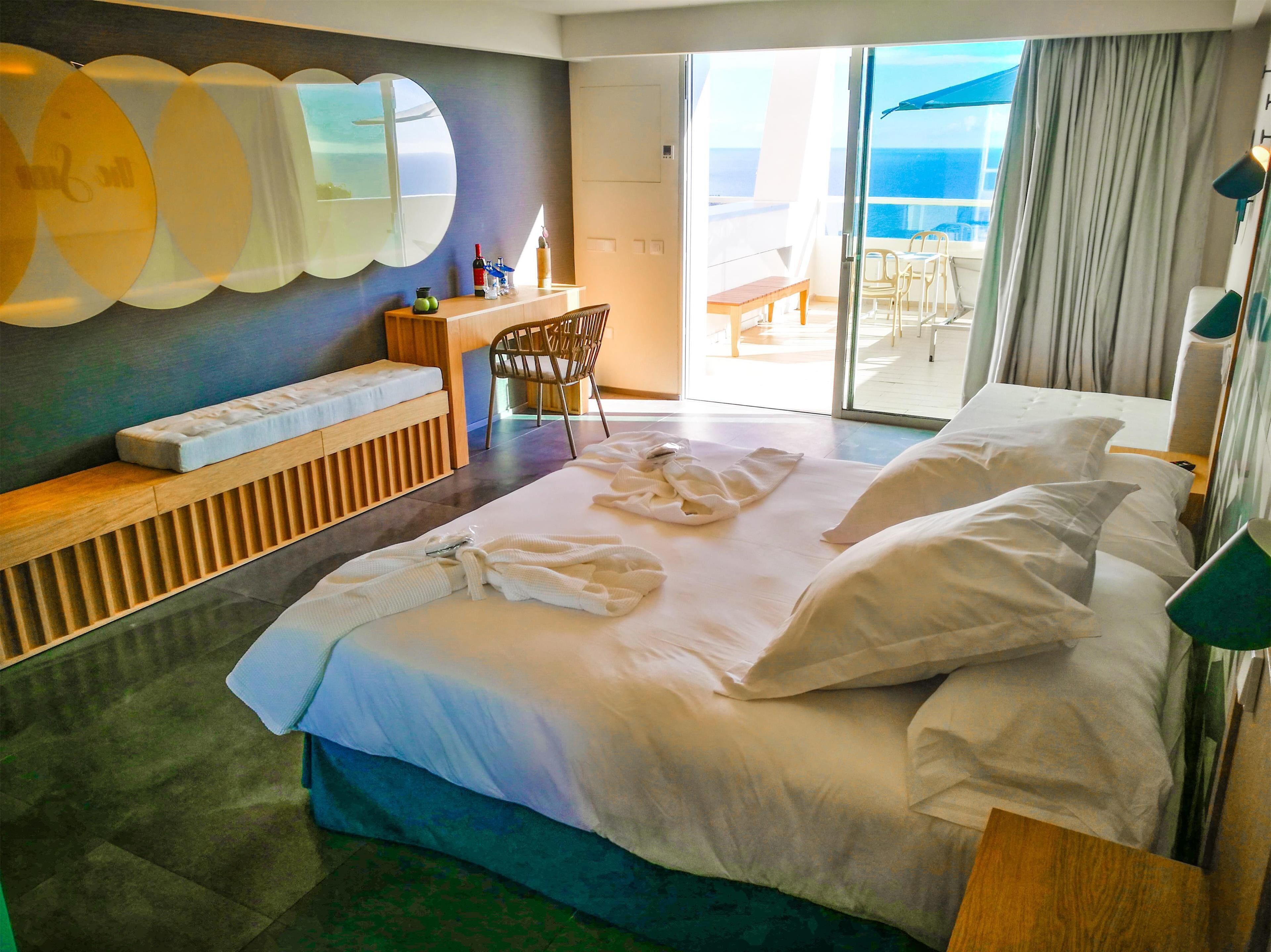Superior Double Room with Balcony, Sea View and Air Conditioning 2 adults | In-room safe, free WiFi, bed sheets
