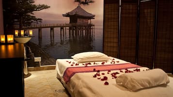 雙人療程室、三溫暖烤箱、浴缸、蒸氣室、美體療程、芳療
