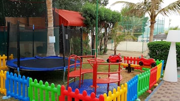 室外兒童遊樂區