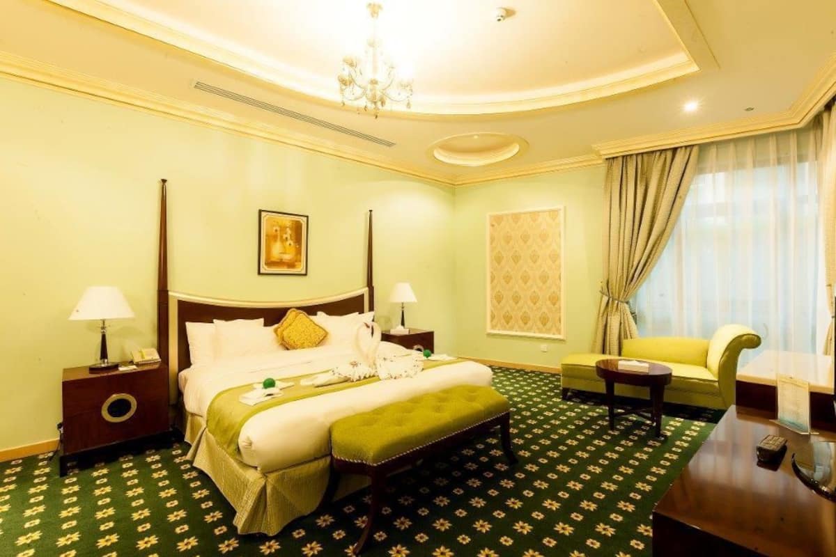 Executive Suite, 1 King Bed, Smoking, Beach View | Egyptian cotton sheets, premium bedding, minibar, in-room safe
