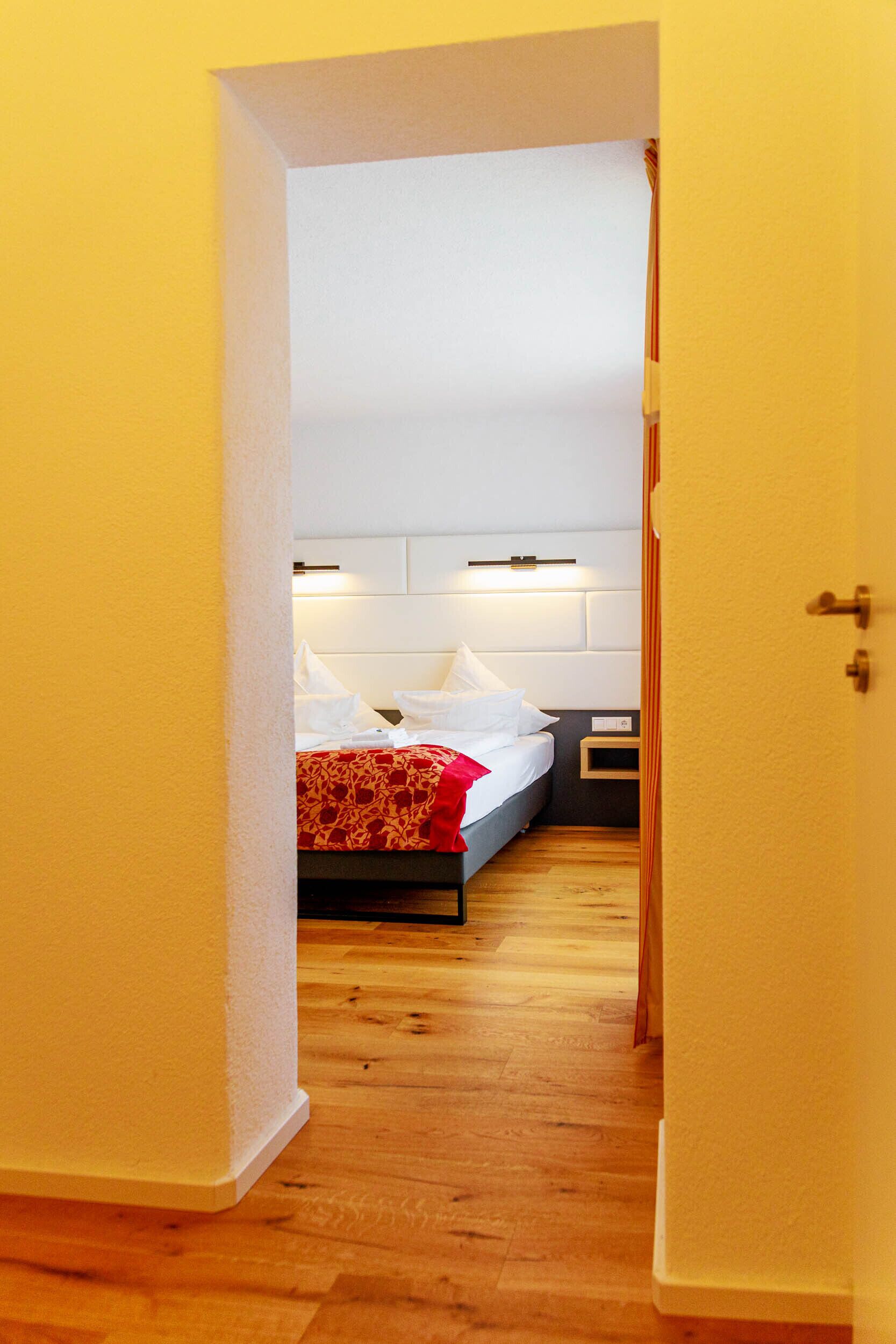 superior double room, balcony | 1 bedroom, in-room safe, desk, laptop workspace