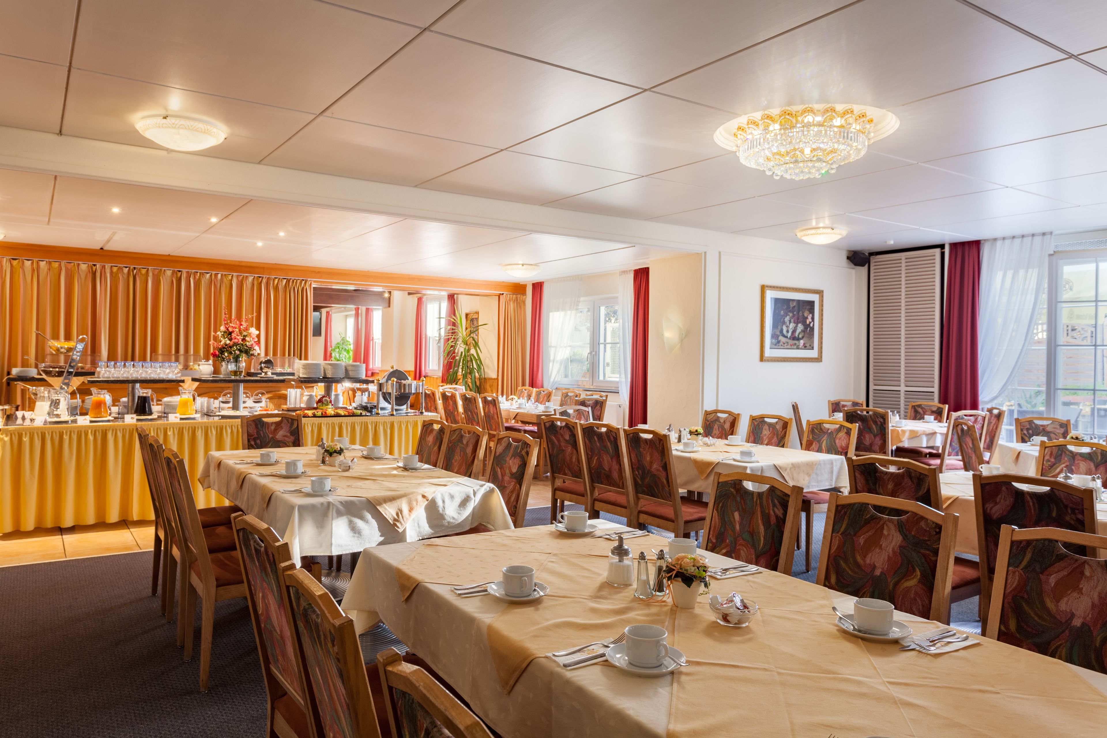 Daily buffet breakfast (EUR 17.00 per person)