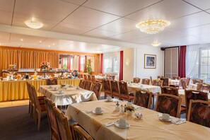 Daily buffet breakfast (EUR 17.00 per person)