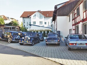 Kostenlose Parkplätze in der Nähe, begrenzte Parkplätze