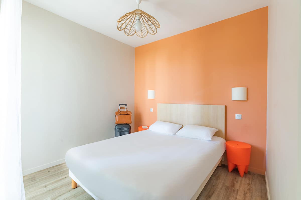 In-room safe, desk, iron/ironing board, WiFi (free)