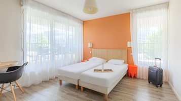 Coffres-forts dans les chambres, bureau, fer et planche à repasser