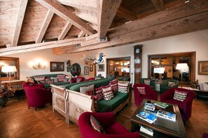 Lobby sitting area - Hotel Jumeaux (Valtournenche)