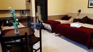 Chambre Quadruple | Vue sur la cour