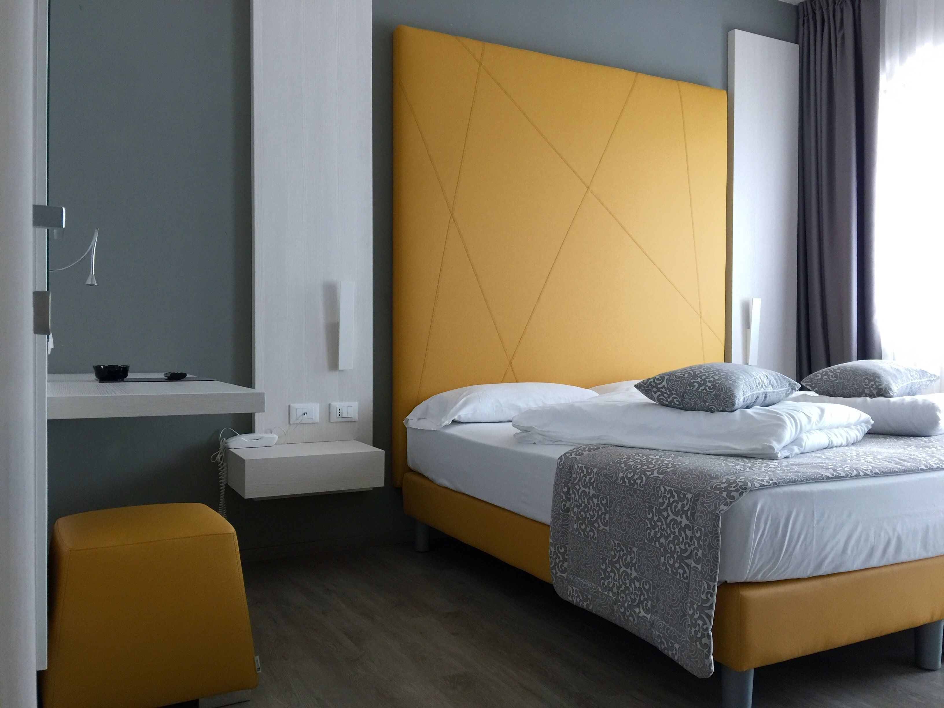 design double room, lake view | in-room safe, desk, soundproofing, free wifi