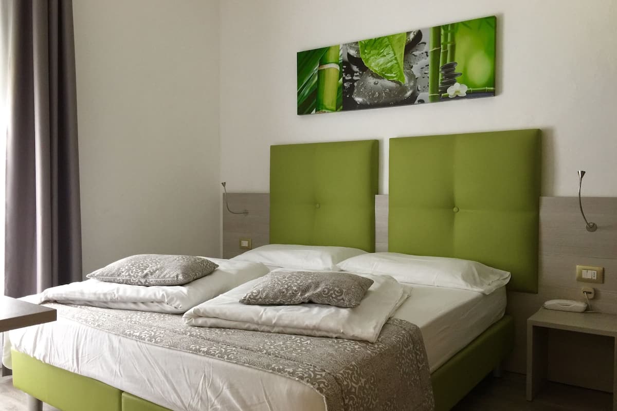 design double room, mountain view | in-room safe, desk, soundproofing, free wifi