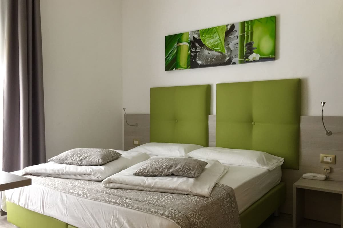 Design Double Room, Mountain View | In-room safe, desk, soundproofing, free WiFi