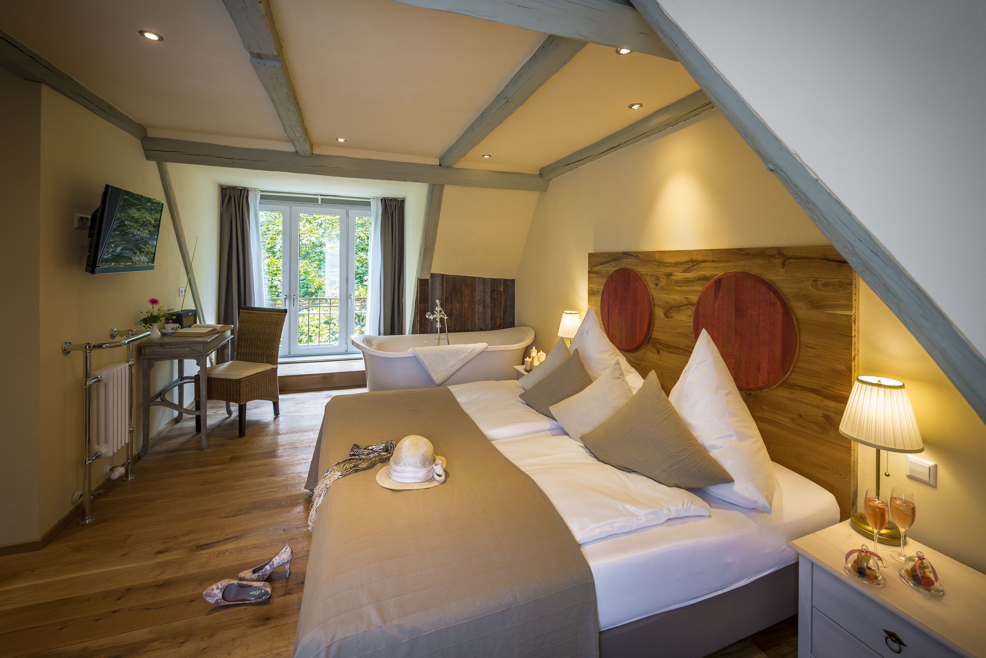 premium bedding, down duvets, free minibar items, in-room safe