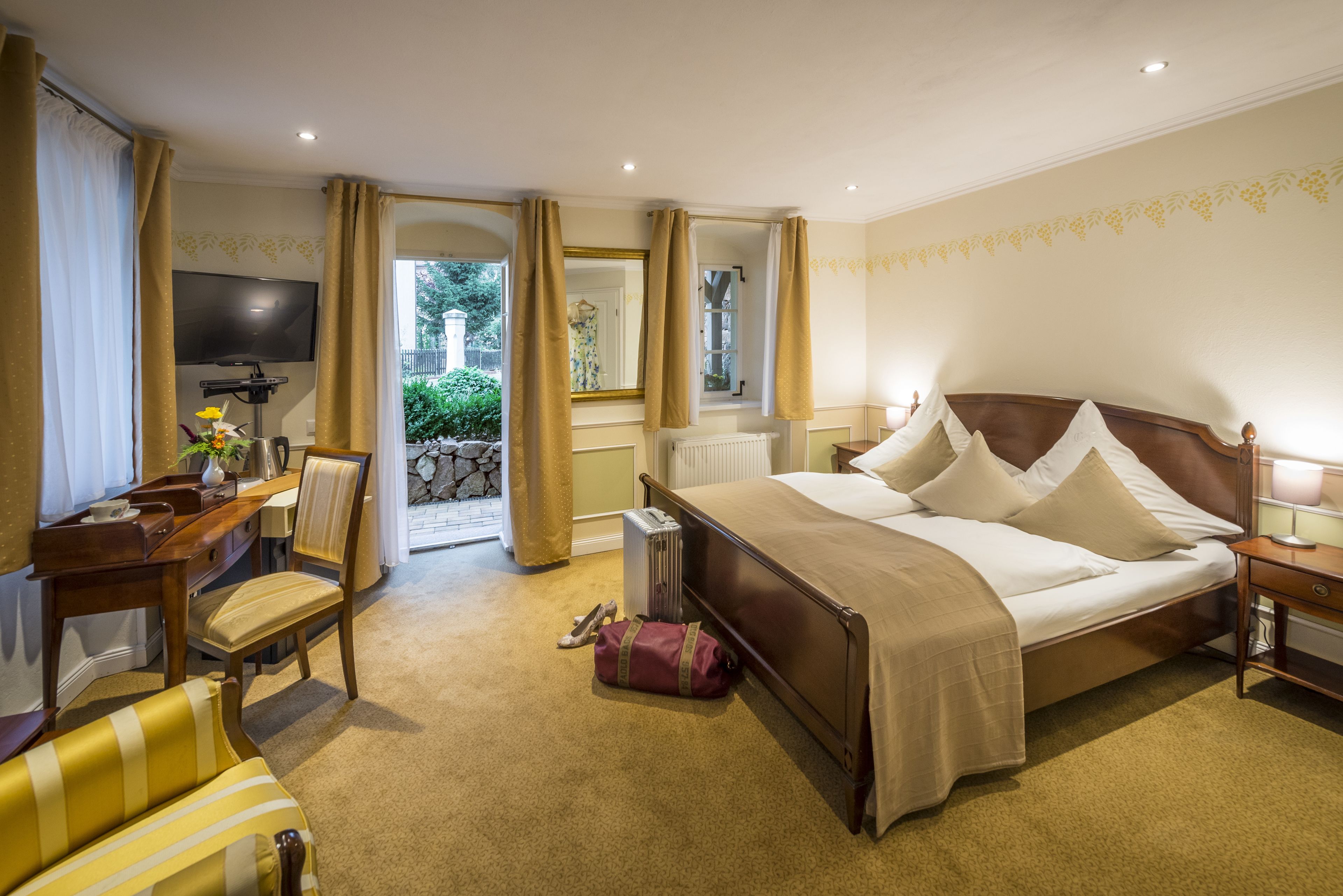 premium bedding, down duvets, free minibar items, in-room safe