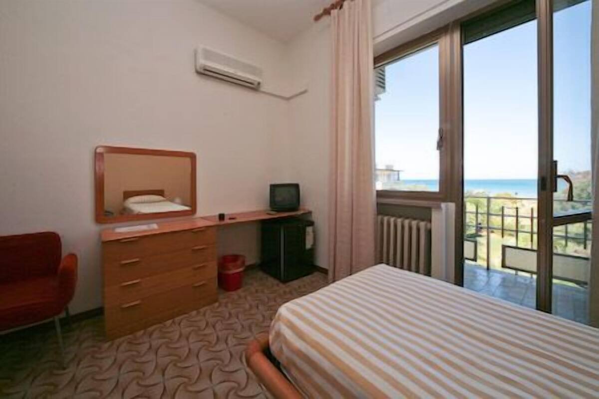 Single Room | Cribs/infant beds, WiFi (free)