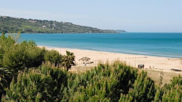 Spiaggia privata nelle vicinanze, lettini da mare, ombrelloni