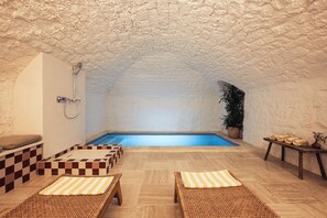 Indoor pool - Maison Gaité (Paris)