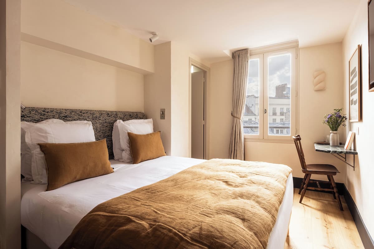 Premium bedding, soundproofing, free WiFi