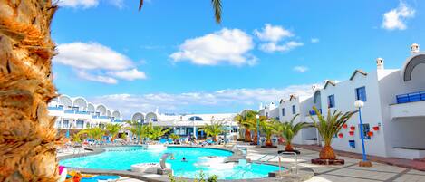 Outdoor pool, pool umbrellas, sun loungers