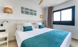 In-room safe, desk, WiFi, bed sheets - Hotel Puerto Carmen (Tias)