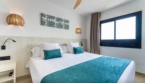 In-room safe, desk, WiFi, bed sheets - Hotel Puerto Carmen (Tias)