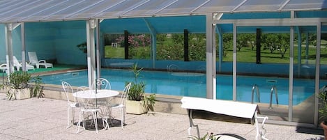 Indoor pool, sun loungers