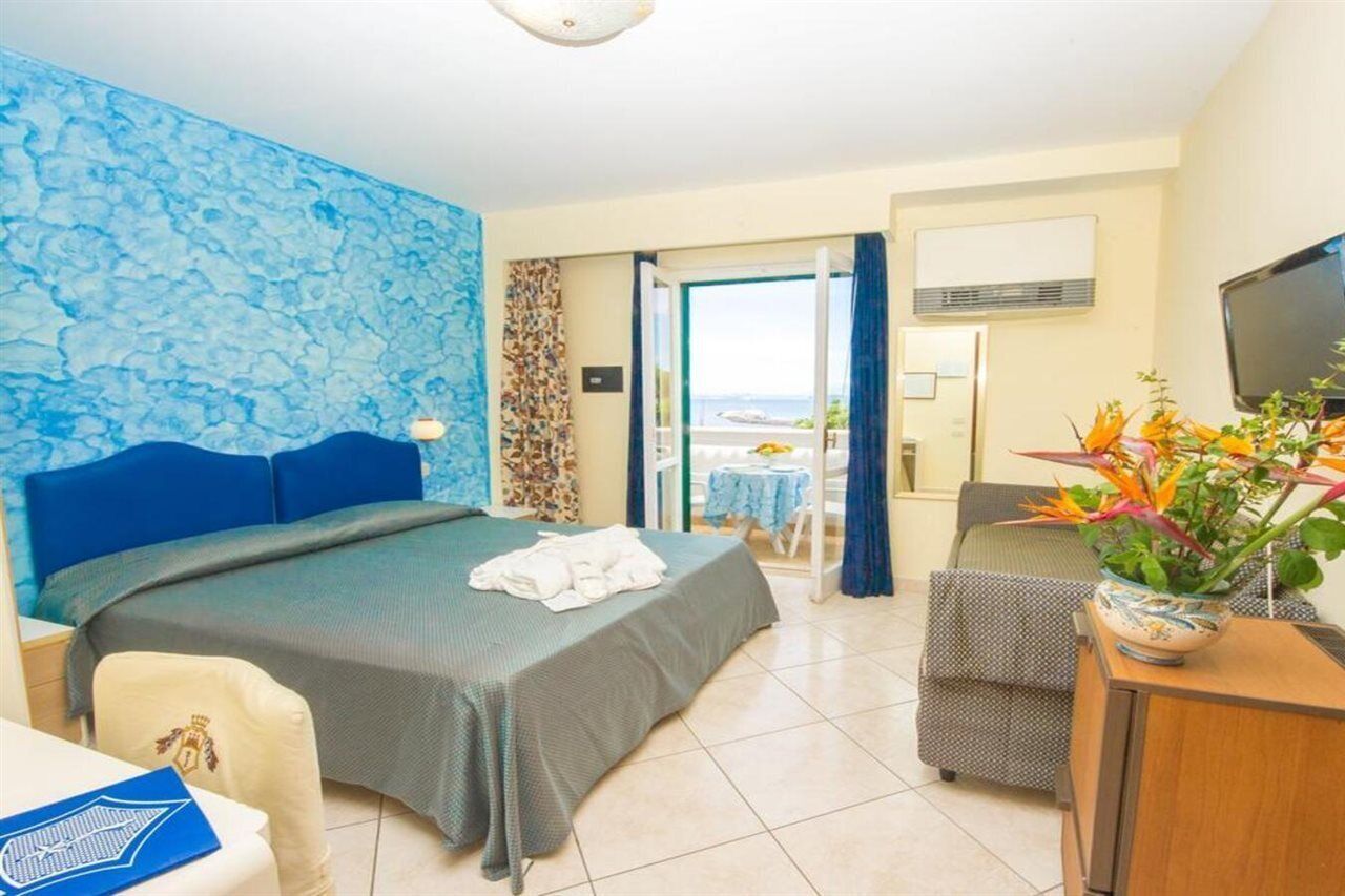 minibar, in-room safe, soundproofing, free wifi