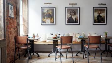 Breakfast, lunch and dinner served