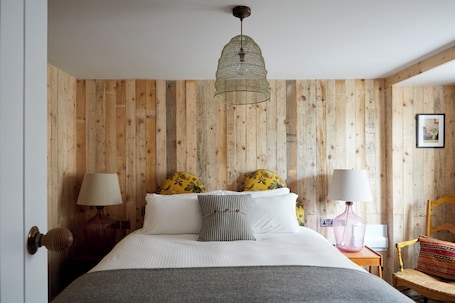 Luxury Cottage, 3 Bedrooms, Fireplace | 1 bedroom, Egyptian cotton sheets, premium bedding, down comforters