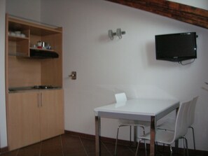 Standard Apartment, 2 Bedrooms | Private kitchenette