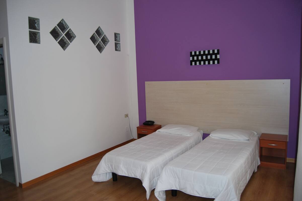 Classic Twin Room, Private Bathroom | Desk, blackout drapes, cribs (surcharge), rollaway beds (surcharge)