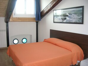 Standard Apartment, 2 Bedrooms | Desk, blackout curtains, cots/infant beds, rollaway beds