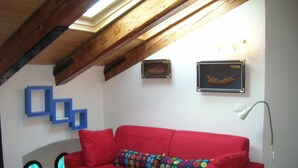 Apartamento standard, 2 quartos | Área de estar