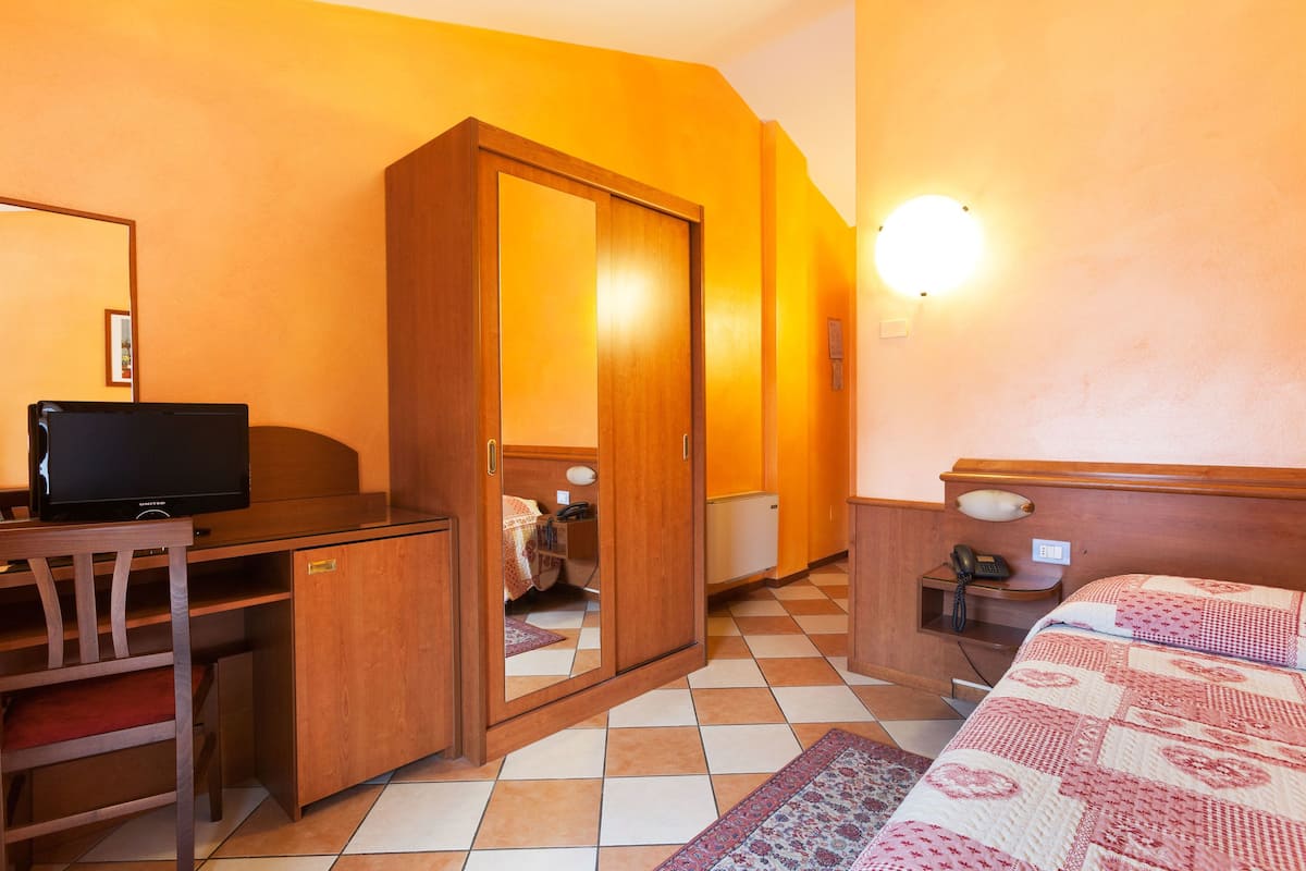 Single Room | Room amenity