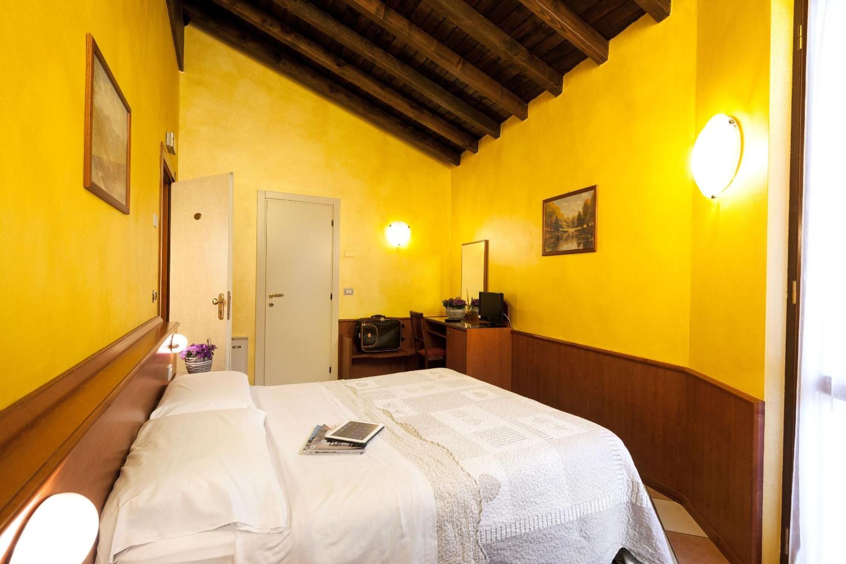 Double Room | Free WiFi