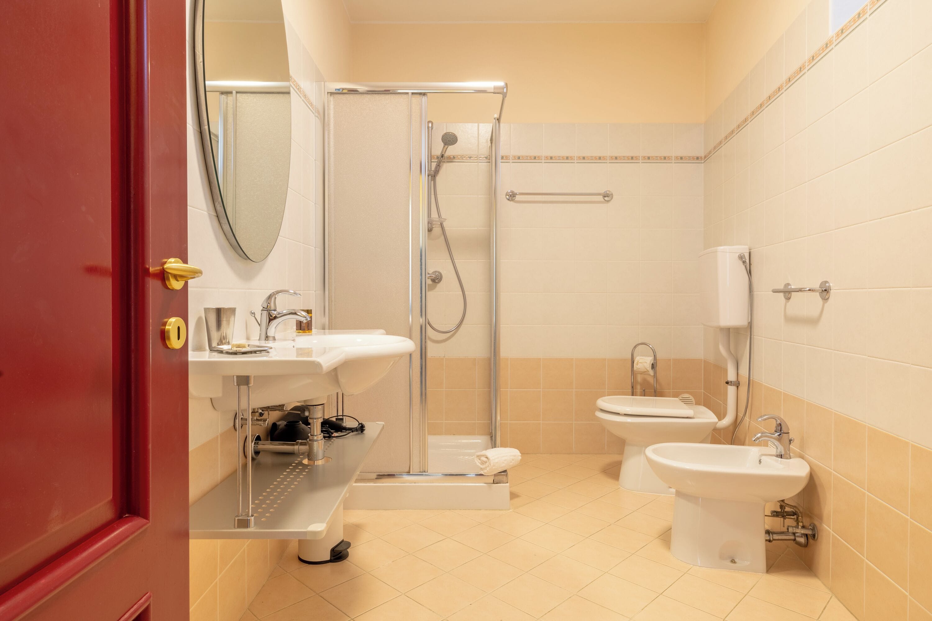 deluxe condo, 1 bedroom, garden area | bathroom | free toiletries, hair dryer, towels