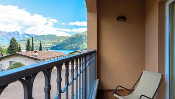 Superior-Doppelzimmer, Balkon | Blick auf den See